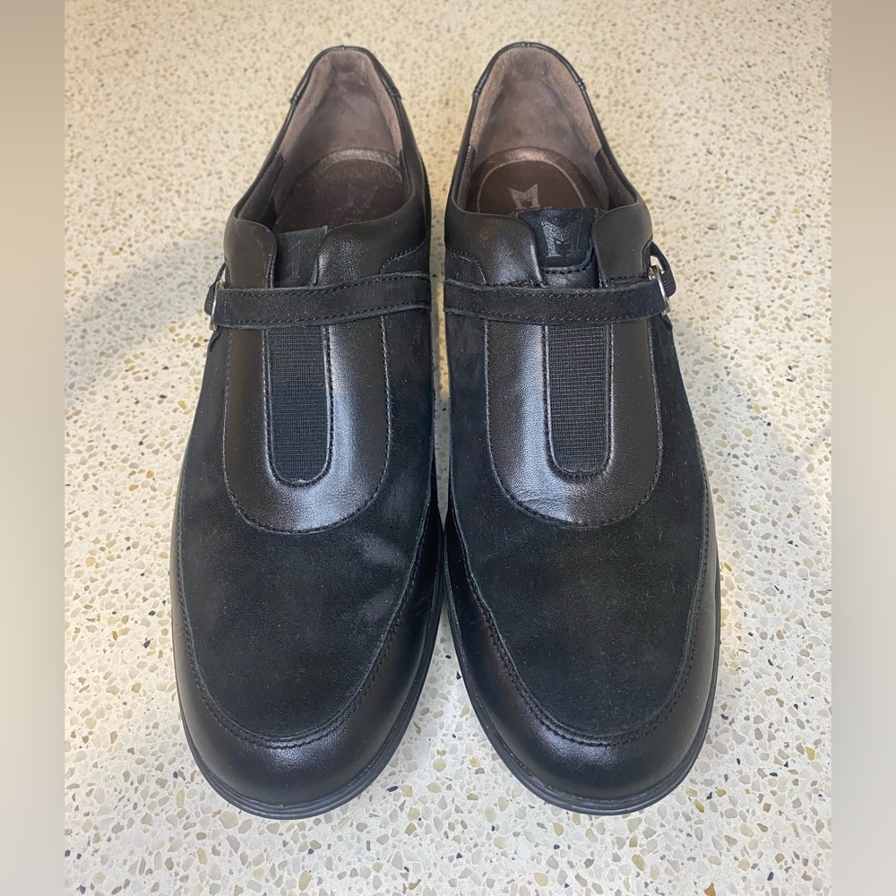 Women’s Mephisto air-relax sneakers size 8